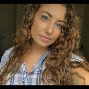 Meet your Posher, Caleigh